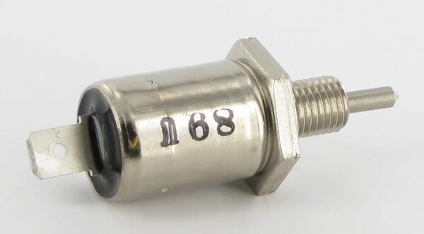 Przełącznik elektromagnetyczny dopływu paliwa 211882011