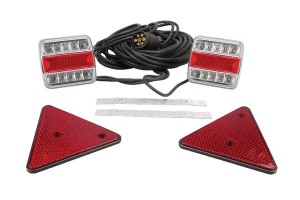 Zestaw lamp LED, tylnych na magnes z trójkatem odblaskowym 7.5m 12V LA65002