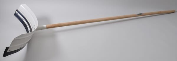 Zgarniak do obornika półokrągły z trzonkiem 75 cm